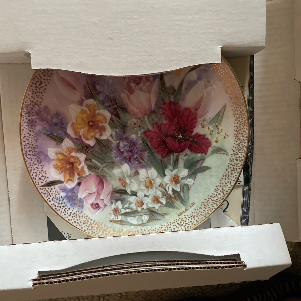 Set of 4 Bradford Exchange Collectible Plates